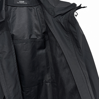 ESSAY [ SLANT ZIP PARKA (J-1) ] BLACK