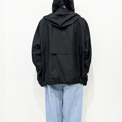 ESSAY [ SLANT ZIP PARKA (J-1) ] BLACK