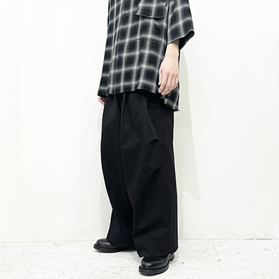 ESSAY [ WIDE OVER SLACKS (P-4) ] BLACK