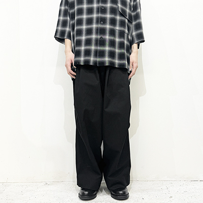 ESSAY [ WIDE OVER SLACKS (P-4) ] BLACK