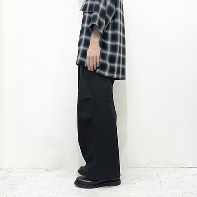 ESSAY [ WIDE OVER SLACKS (P-4) ] BLACK