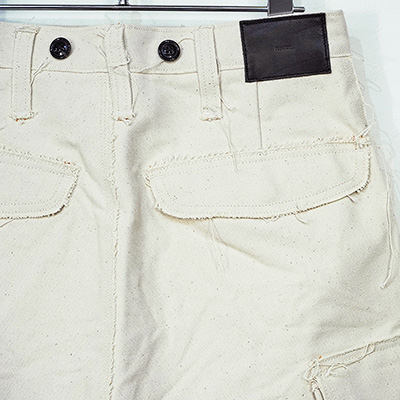 SUGARHILL [ RAW-EDGE CANVAS CARGO SHORTS ] IVORY WHITE