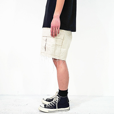 SUGARHILL [ RAW-EDGE CANVAS CARGO SHORTS ] IVORY WHITE