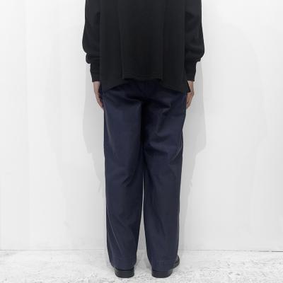 URU [ COTTON BACKSATIN 2 TUCK PANTS ] NAVY