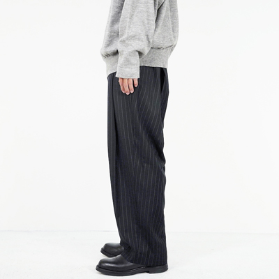 URU [ 1 TUCK PANTS ] BLACK