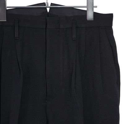 ESSAY [ 3 TUCKED SLACKS (P-1) ] BLACK