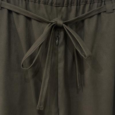 ESSAY [ GATHER EASY SLACKS (P-1) ] MOS GREEN