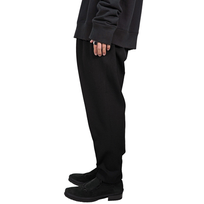 ESSAY [ 3 TUCKED SLACKS (P-1) ] BLACK